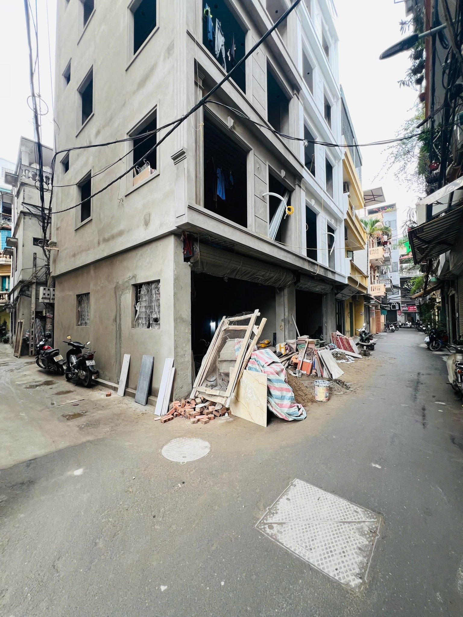 Bán nhà Lô Góc Ngõ Ôtô, K.Doanh-Phố Hoàng Quốc Việt 51/55mx5Tầng/MT 5.2m 21 Tỷ