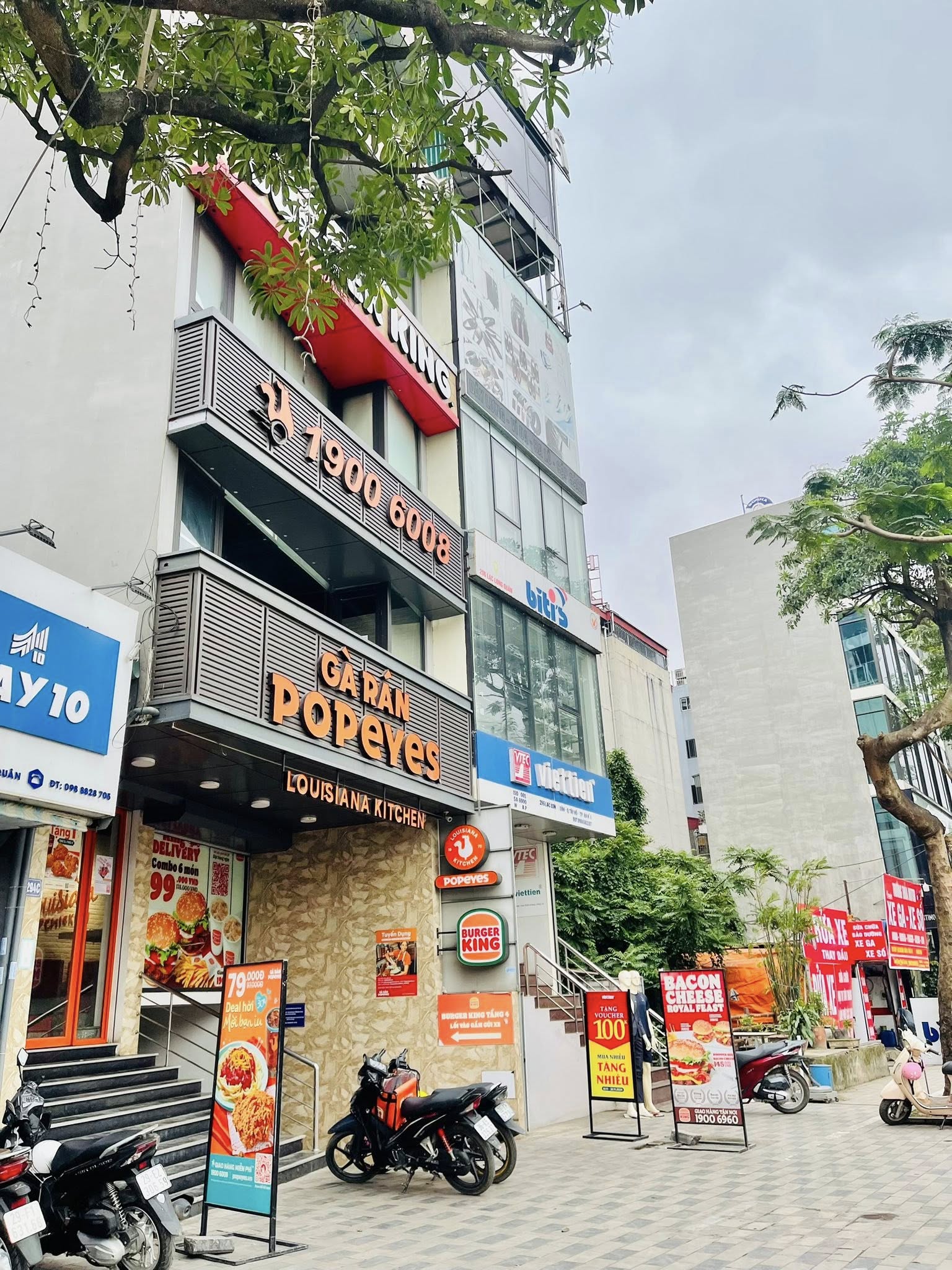 Bán nhà MP Lạc Long Quân, Vỉa hè rộng, mới đẹp 63/66m 8T Thang máy, MT 6m 44 Tỷ