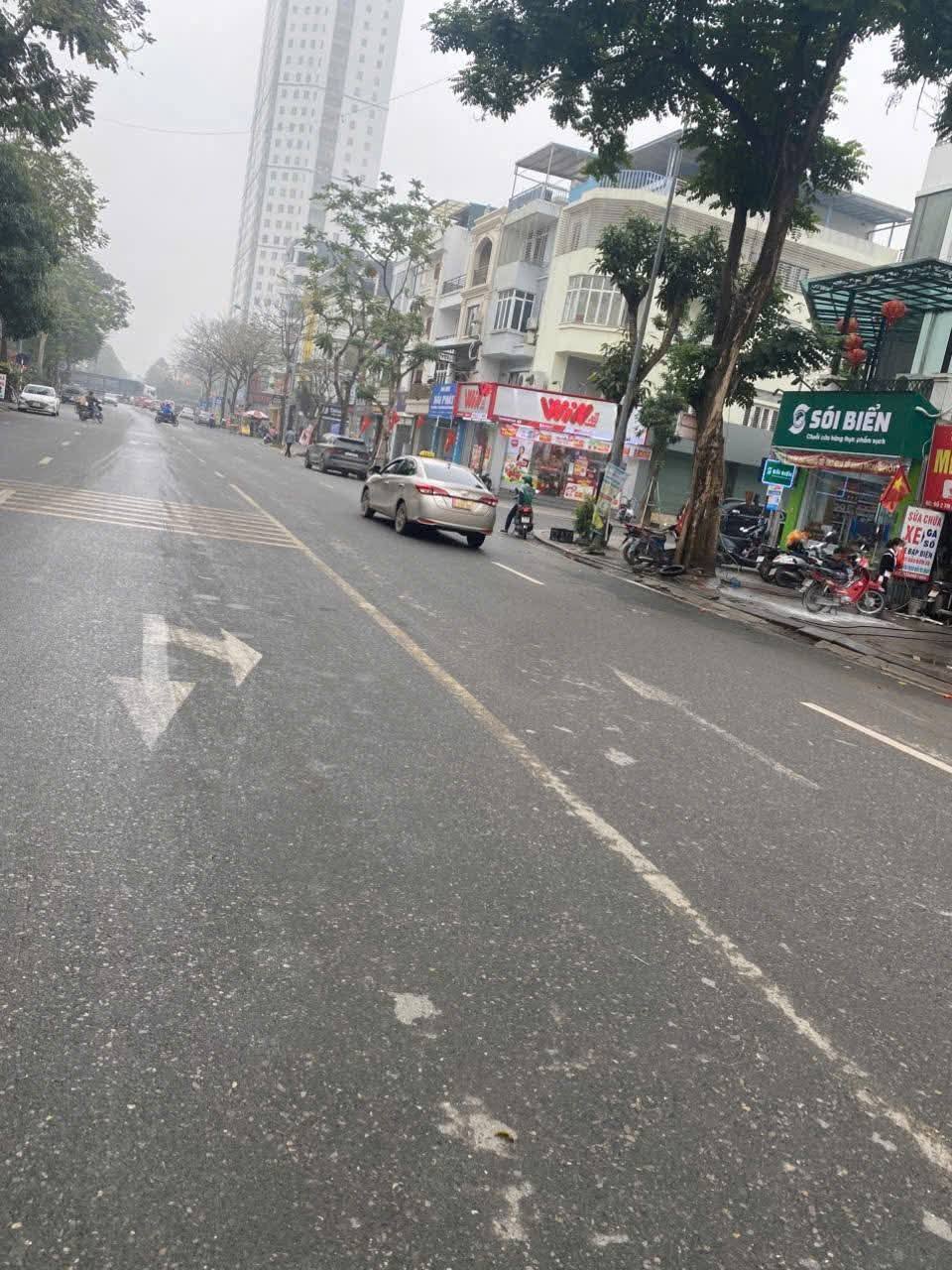 LIỀN KỀ VĂN PHÚ - VỊ TRÍ CỰC ĐỈNH - TRỤC CHÍNH CỦA THÁP ĐỒNG HỒ.