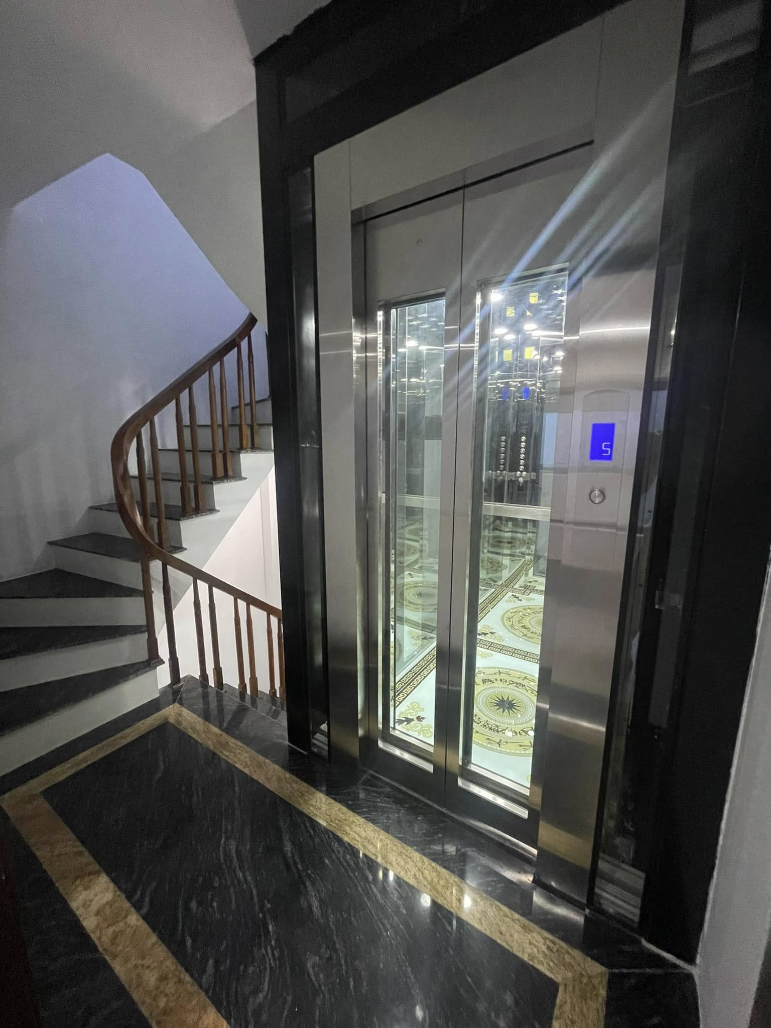 Ái Mộ Nhà Hiếm 51 M2, 3T,MT 4M,Giá 15.8 tỷ