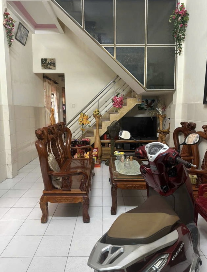 Nhà 2 tầng mặt tiền đường Phó Đức Chính. DT:92m5