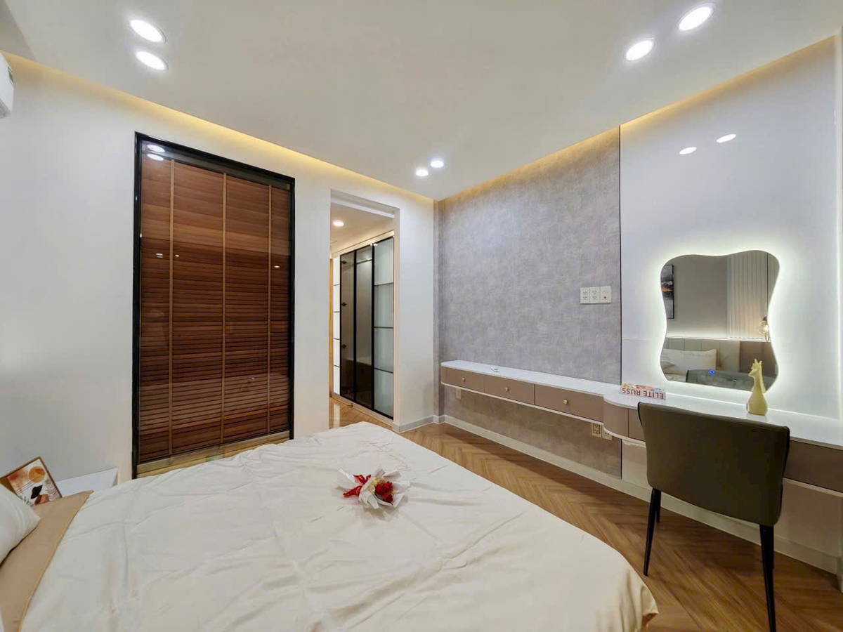 PHÚ NHUẬN, BÁN TÒA NHÀ CHDV 7 TẦNG CÓ HẦM, GẦN MẶT TIỀN, SÁT Q.3 !