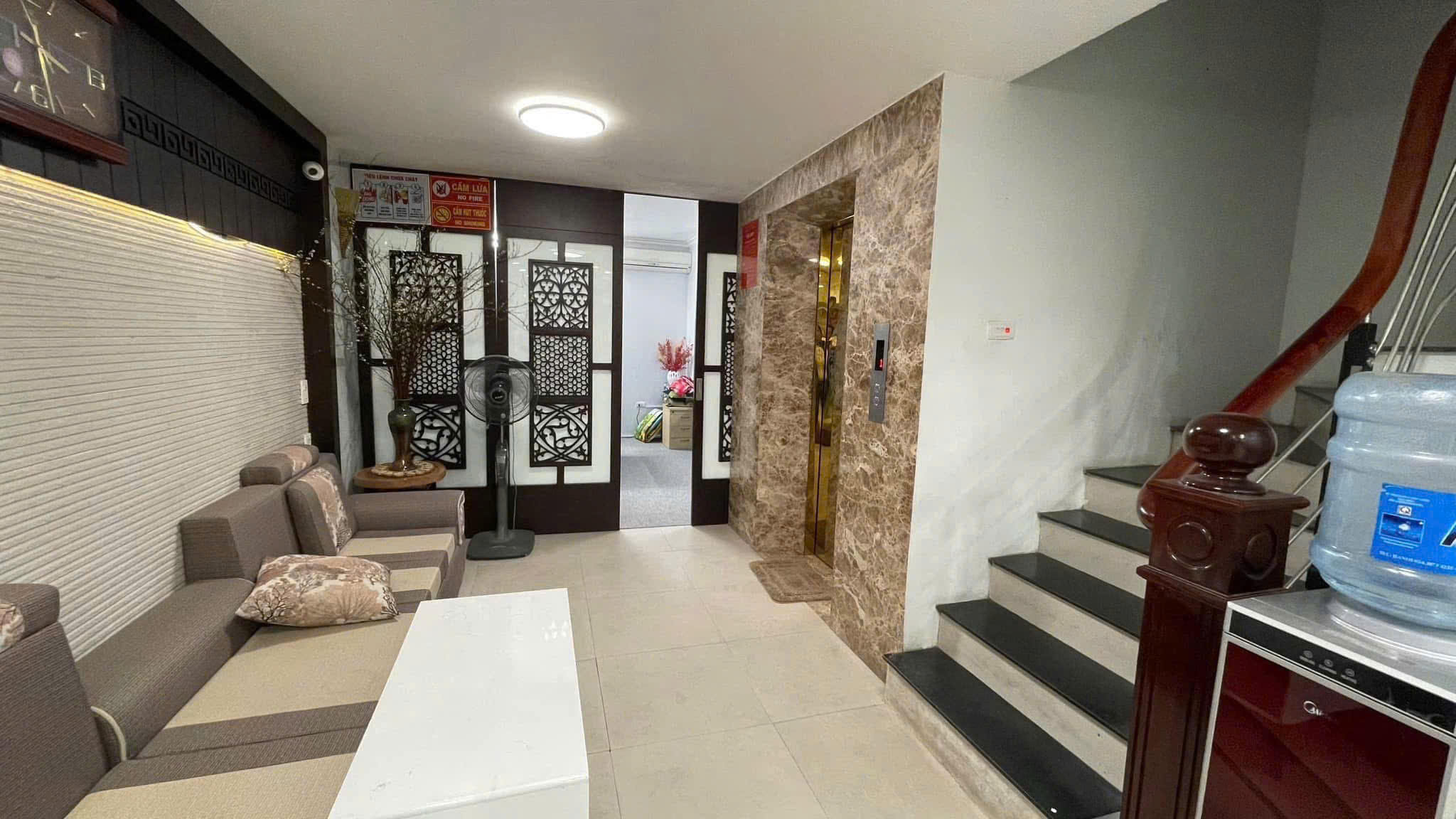 Bán nhà Trần Kim Xuyến Ô tô Tránh, 82m2, 8 Tầng, thang máy kinh doanh, giá hời