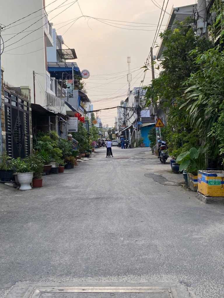 NHÀ MẶT TIỀN KINH DOANH DOANH ĐỈNH - TRUNG MỸ TÂY, Q12 - VỊ TRÍ CỰC ĐẸP - GIÁ CHỈ CÒN 5.85 tỷ