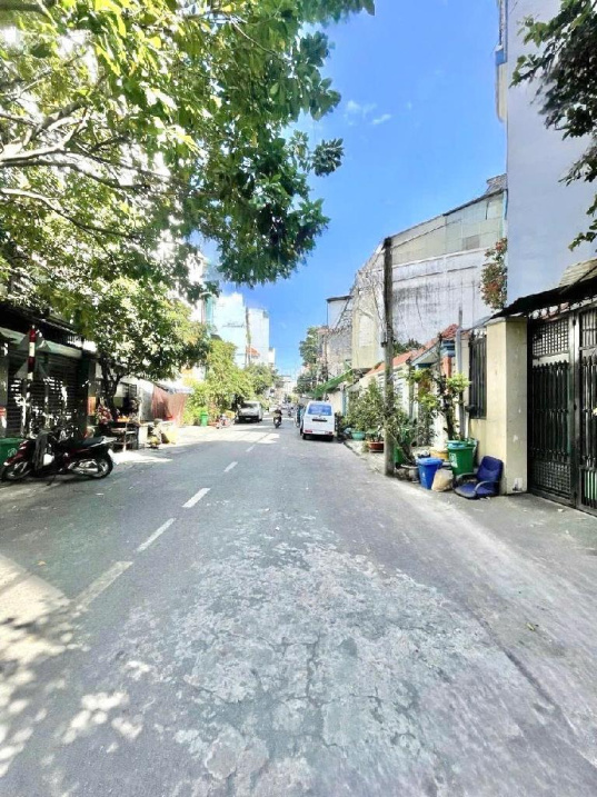 BÁN NHÀ MẶT TIỀN - NGANG KHỦNG 8M - KHU SÂN BAY - KHÔNG QUY HOẠCH - CHỈ 20 TỶ TL