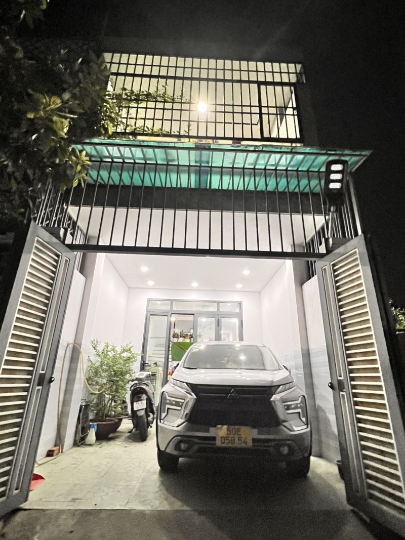 Nhà đẹp 2 Tầng Linh Xuân,đường nhựa xe hơi ngủ trong nhà,gần chợ Linh Xuân