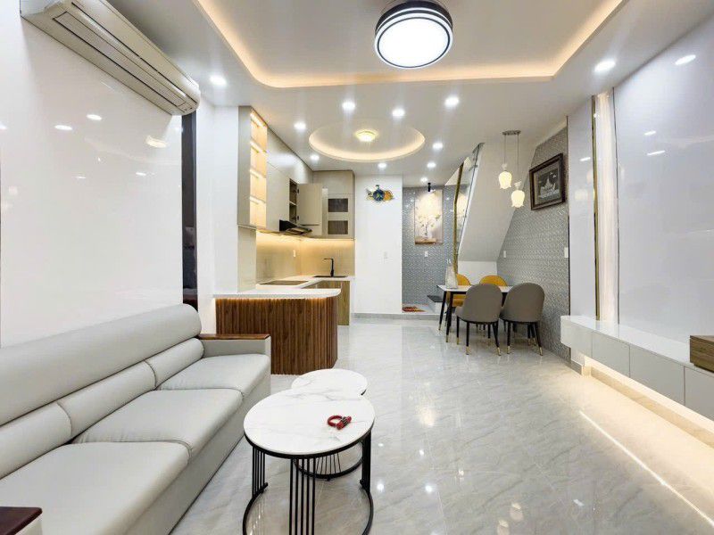 GIÁP QUẬN 1 KHU VÍP BÌNH THẠNH - 31M2 - NGANG 4.2M - 2 TẦNG 2PN NHÀ MỚI ĐẸP FULL NỘI THẤT - CHỈ 4 TỶ HƠN, NHÀ ĐANG CHO