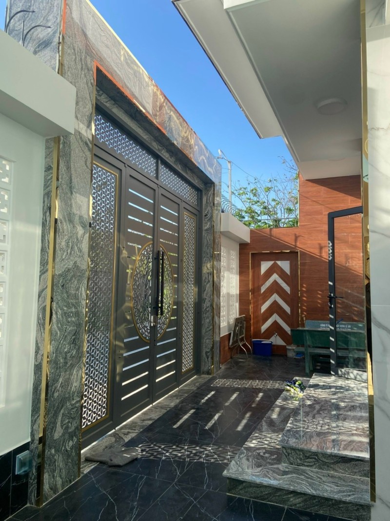 Bán nhà mặt phố Q.9, 90m², 4 tầng, 10.3 tỷ, sổ hồng