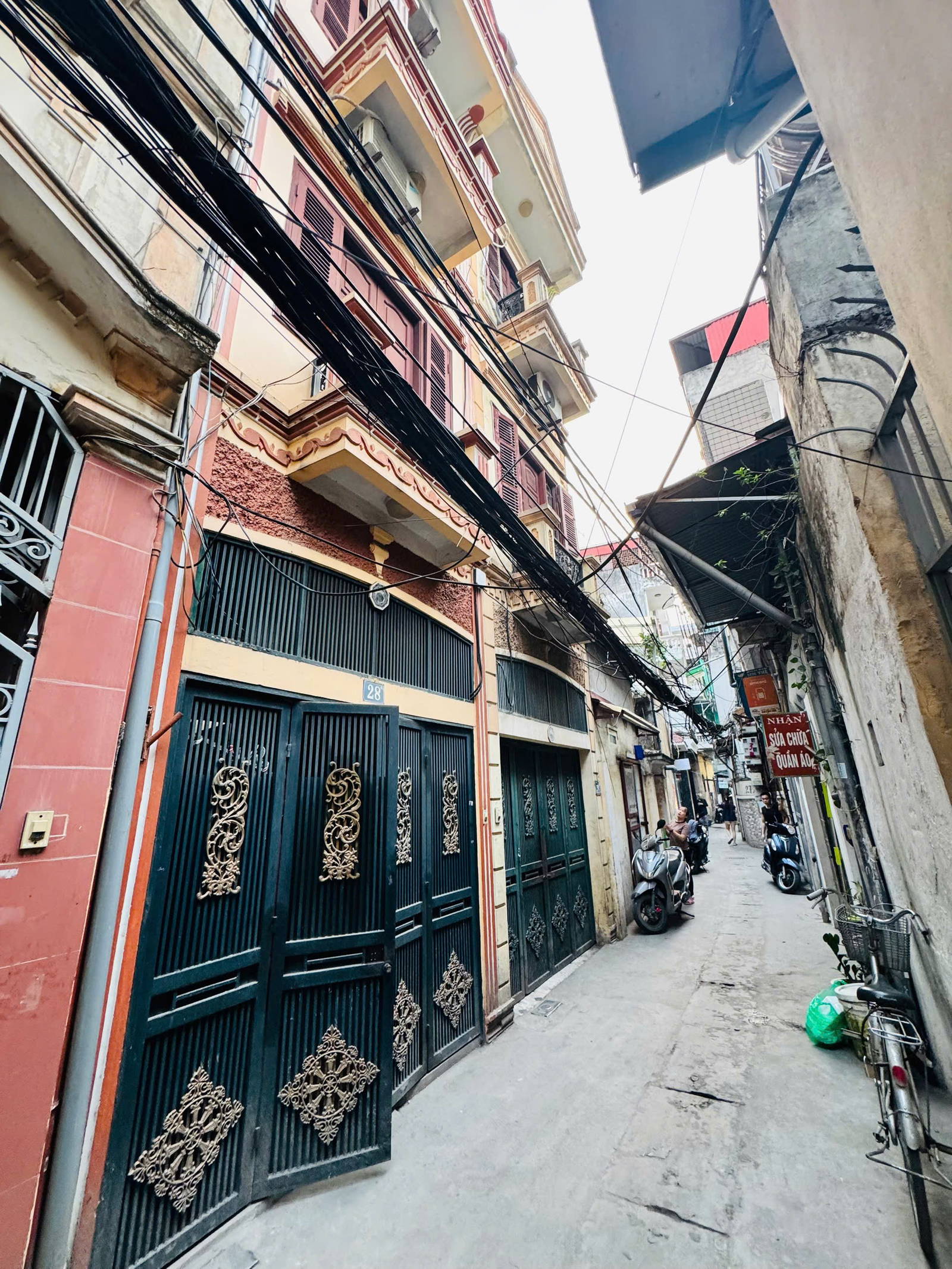 Chính chủ bán gấp nhà Ngõ rộng Phố Chính Kinh, Thanh Xuân: DT: 35m2 – 4 tầng. 5,6 tỷ.