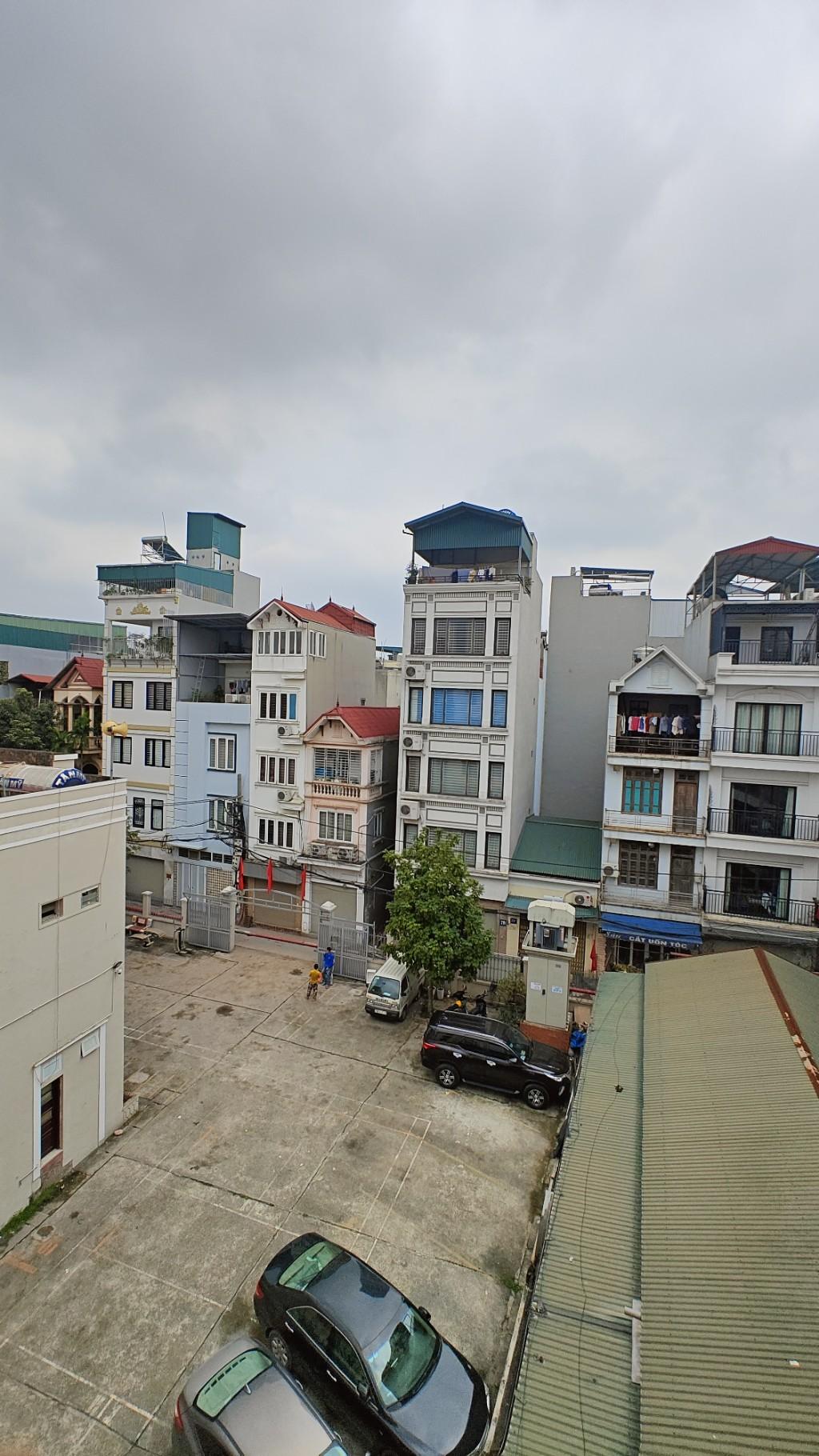 Nhà Bồ Đề 5 tầng dân xây, lô góc, ngõ thông, kinh doanh tốt, gần cầu Chương Dương.