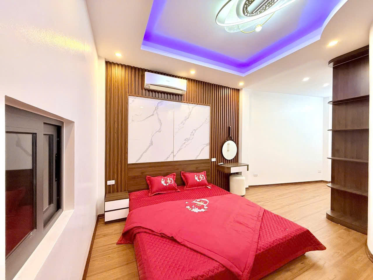 Bán nhà khu vực Võ Thị Sáu, Hai Bà Trưng, ngõ ô tô, MT4m, 50m2, gần ĐH Bách Khoa, ở yên tĩnh,làm văn phòng 15.86 tỷ.