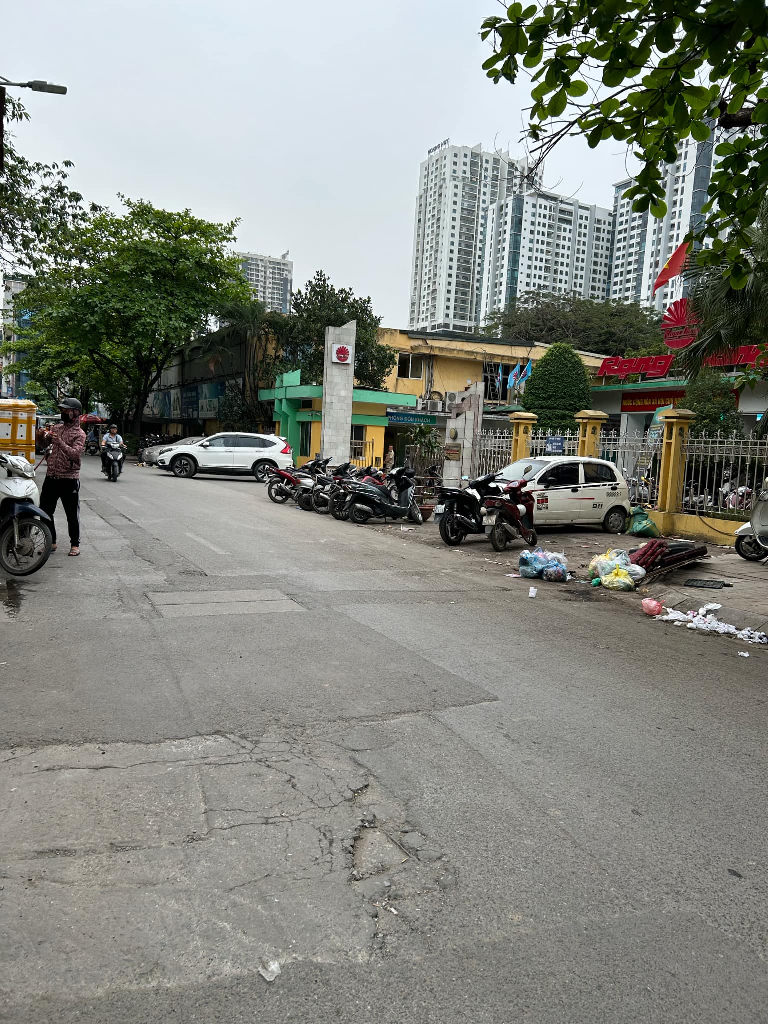 Bán nhà phố Hạ Đình, Thanh Xuân, 30m, 5 tầng, vài bước ra mặt phố Hạ Đình, gần Royal City
