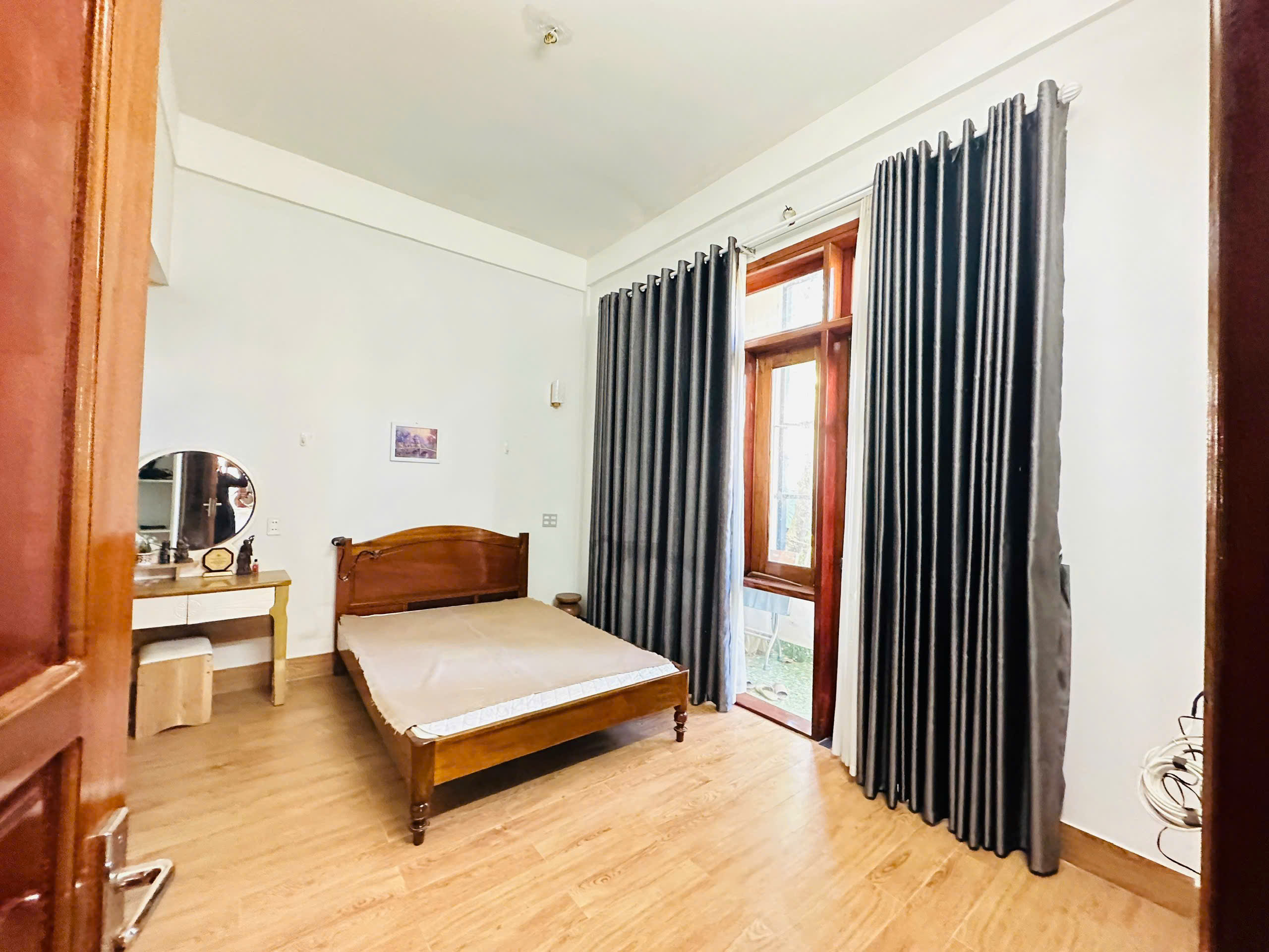 CHO THUÊ NHÀ NGUYÊN CĂN 2 LẦU CÓ SÂN VƯỜN TẠI VĨ DẠ MẶT TIỀN SÁT PHẠM VĂN ĐỒNG