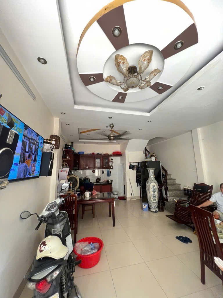 Bán Nhà Định Công Hạ. Hoàng Mai. DT 39m2. MT 5m. 4 Tầng. Giá 6,58 Tỷ.