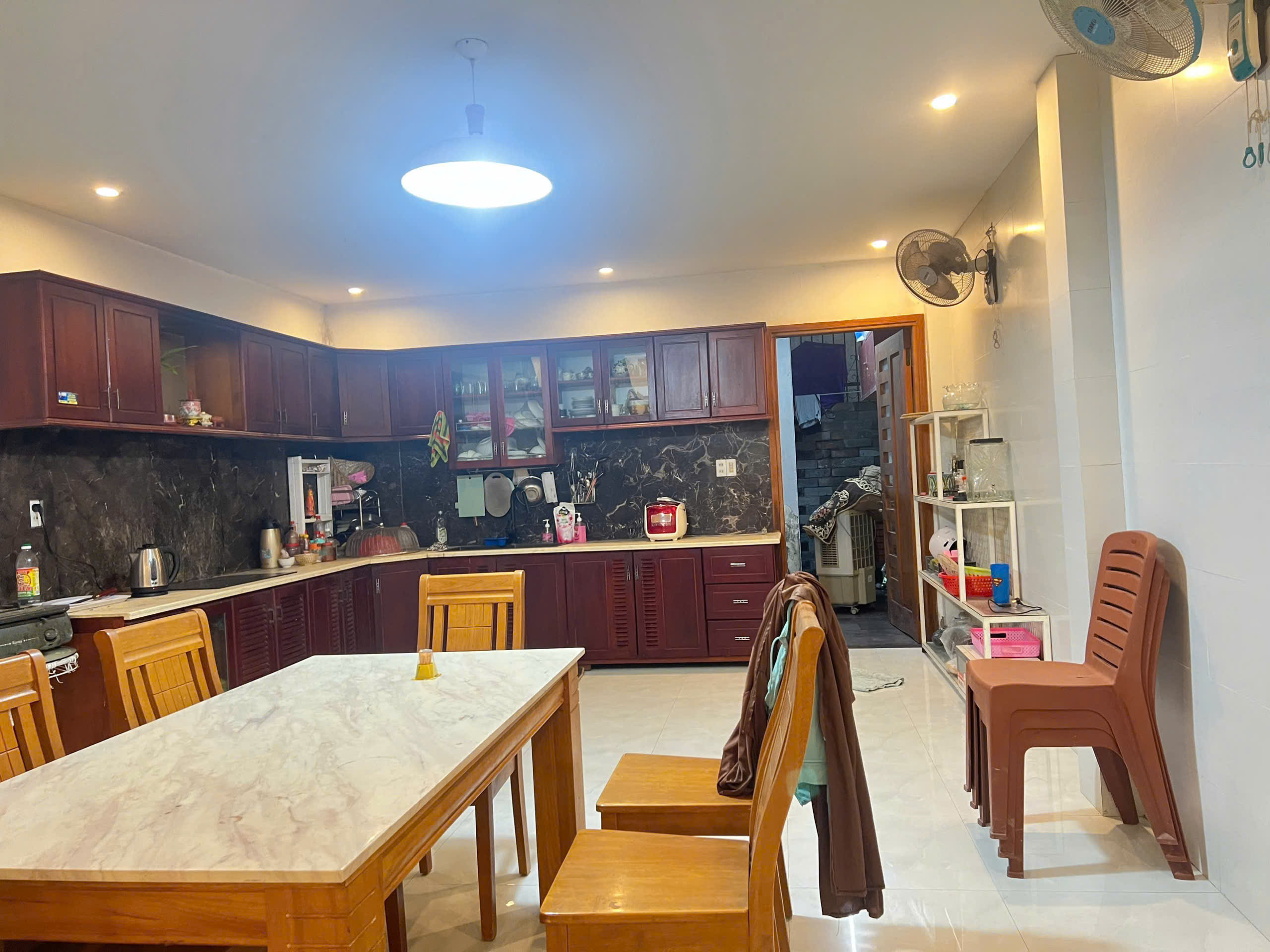 CHO THUÊ NHÀ 3 TẦNG MẶT TIỀN PHẠM VĂN ĐỒNG – TP HUẾ