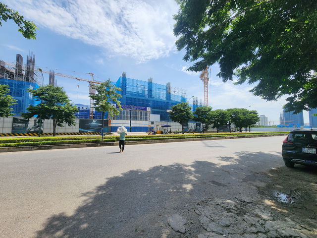 BÁN ĐẤT TẶNG NHÀ GIÁ ĐẦU TƯ, gần phố trung tâm Q- Tây Hồ, DT: 150m2, mặt : 11,5m. Giá: 19,5 tỷ, gần phố ô tô tránh, Kinh Doanh, dòng tiền