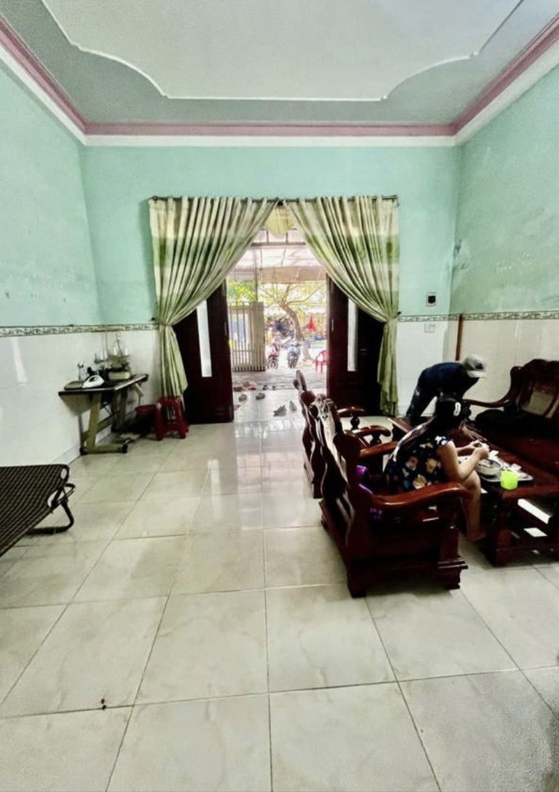Nhà 2 tầng mặt tiền đường Lê Tấn Trung . Diện tích : 118m . Ngang 5m