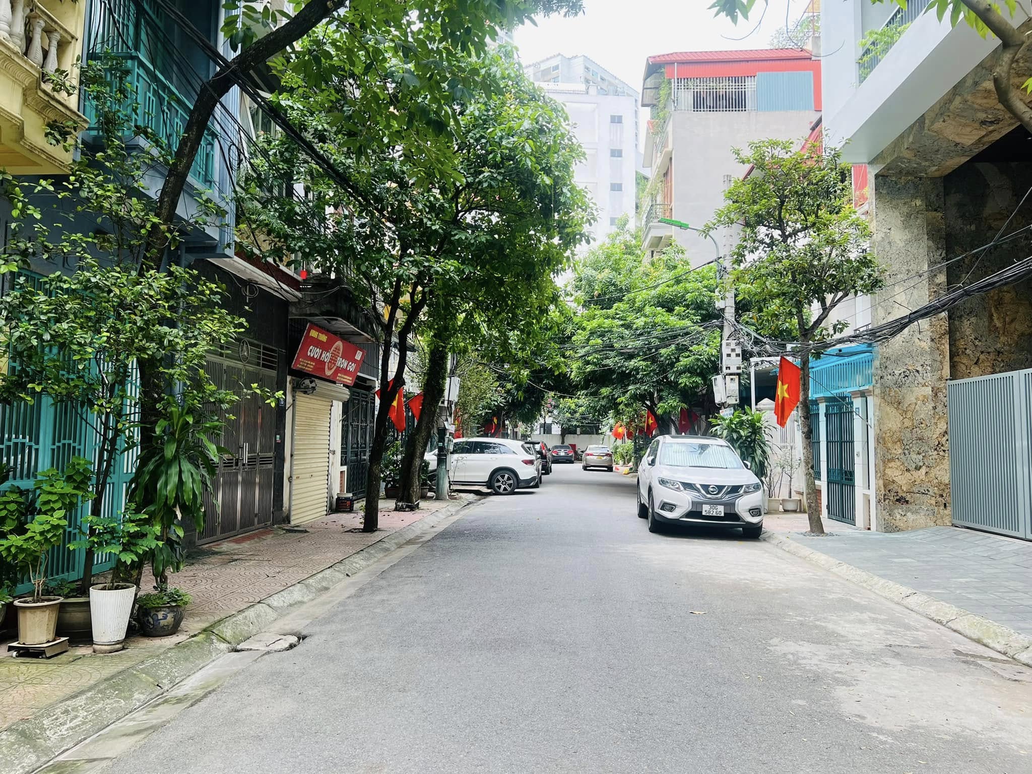 Bán Đất Đẹp Cầu Giấy Siêu Siêu Hiếm 115m2 - MT Rộng Bề Thế - Không Có Mảnh Đất Thứ 2 Đâu Ạ