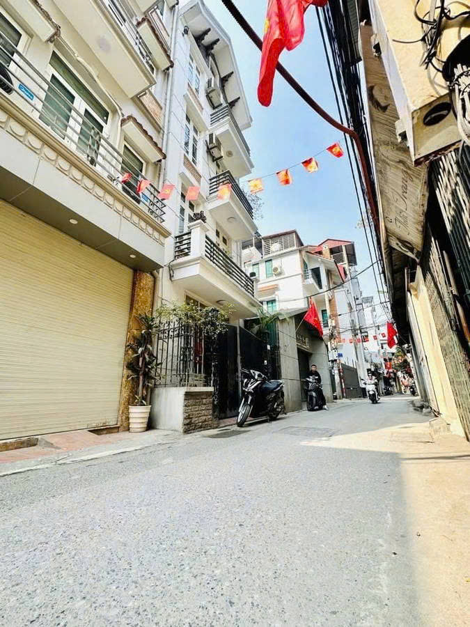 BÁN NHÀ ÂU CƠ, TÂY HỒ. 60M2 4 TẦNG MT 5M GIÁ 15 TỶ- NGÕ THÔNG -OTO NHÀ DÂN XÂY CHẮC CHẮN VÔ CÙNG.