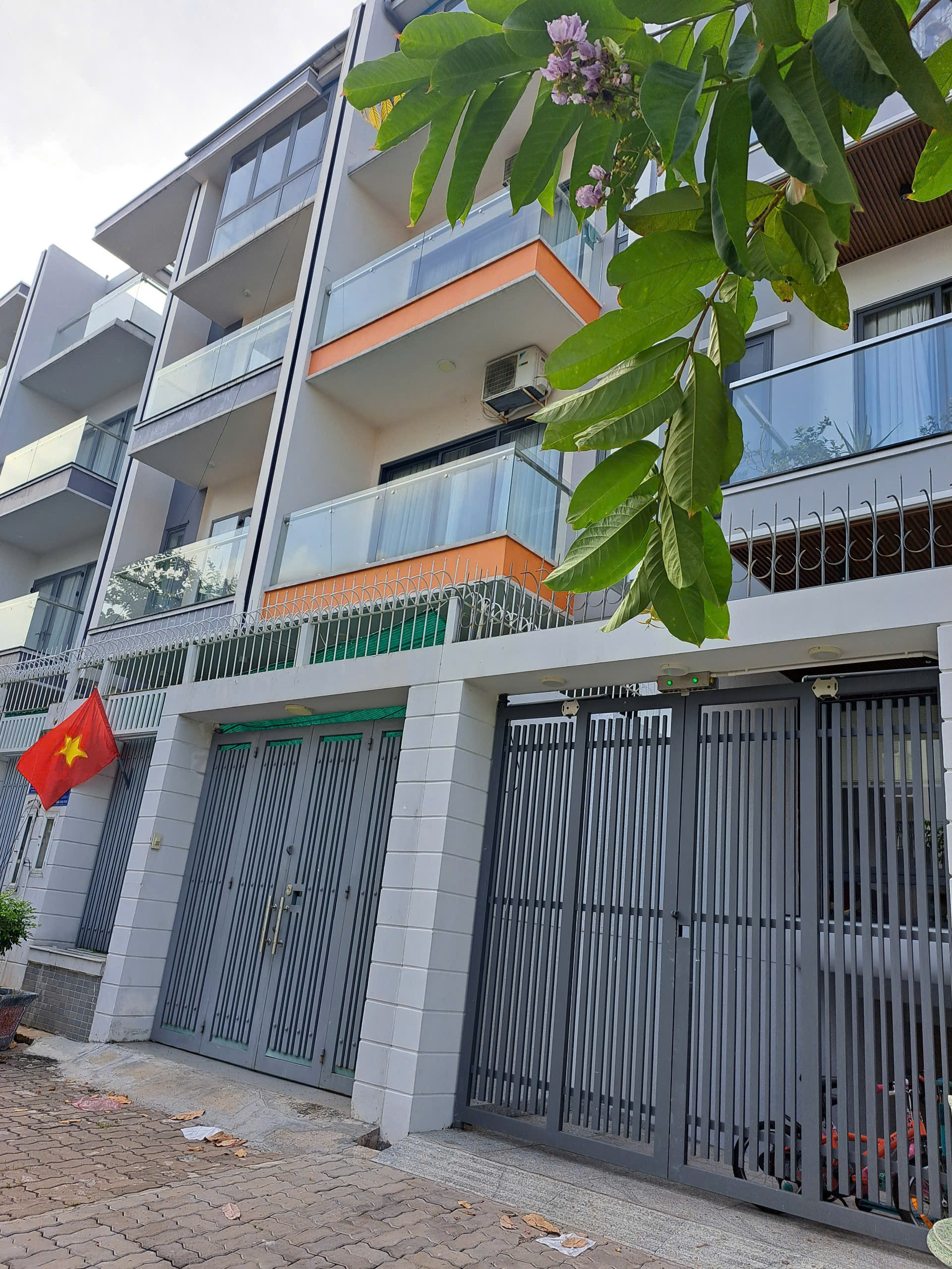 BÁN NHÀ ĐẸP 4 TẦNG – HẺM XE HƠI, KHU DÂN CƯ DƯƠNG HỒNG – THÍCH HỢP MỞ CÔNG TY, VĂN PHÒNG, BÁN ONLINE