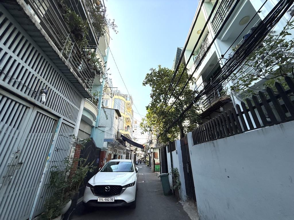 BÁN ĐẤT TẶNG NHÀ - MT SIÊU KHỦNG - GÍA CỰC RẺ - KHAI THÁC LÀM CHDV - NHỈNH 13 TỶ