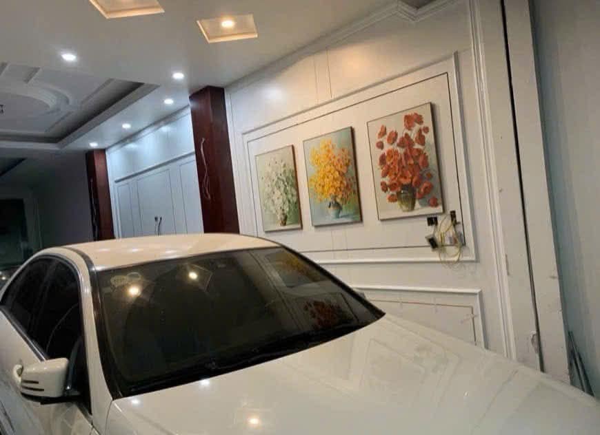 Cần bán gấp nhà phân lô phố Hoàng Quốc Việt 64m2, 4T, 2 mặt ngõ, ô tô, giá tốt