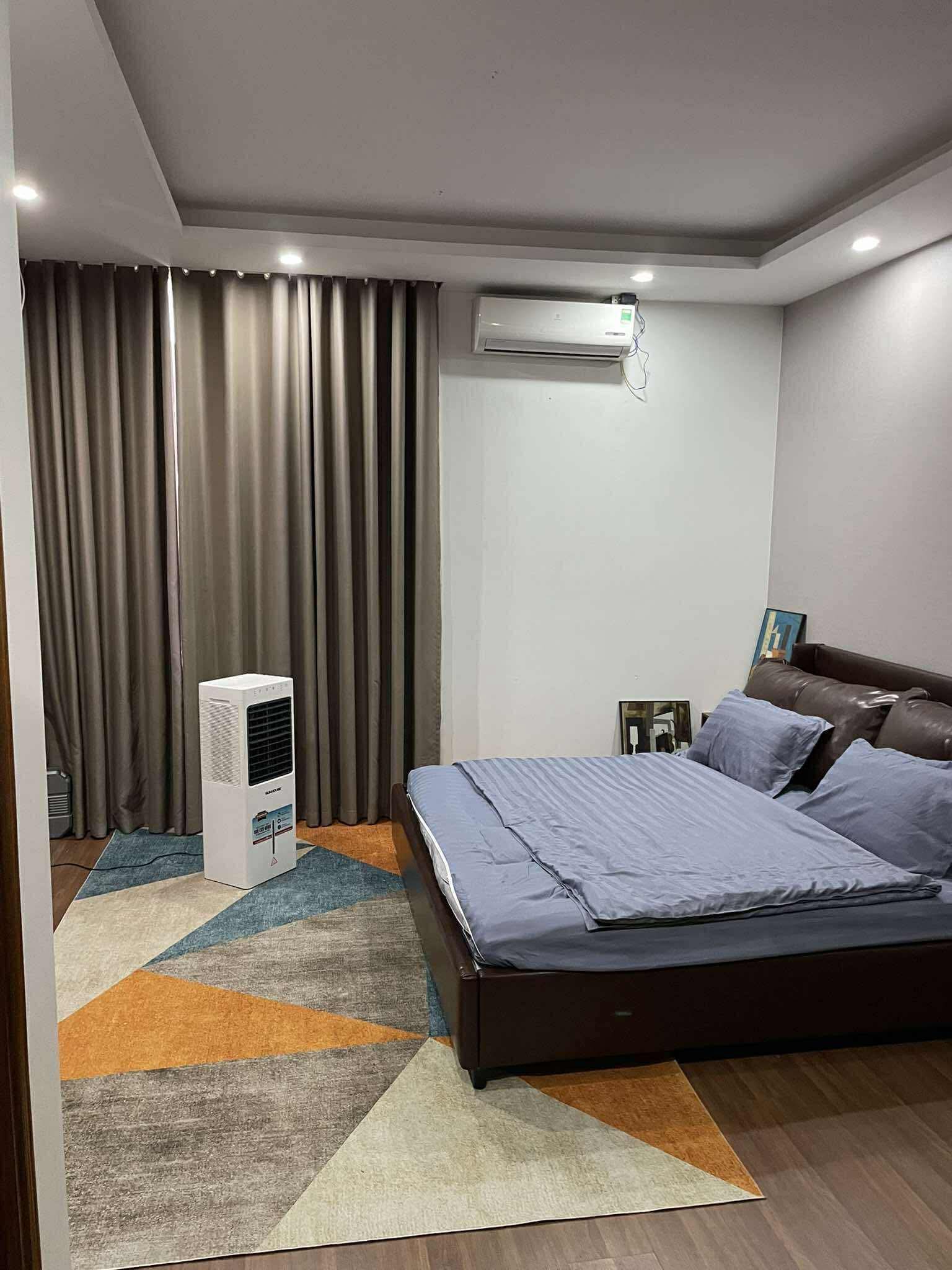 Cần bán gấp siêu phâm phân lô quân đội Hoàng Quốc Việt 36m2,6T, mt 7m, lô góc, ô tô tránh