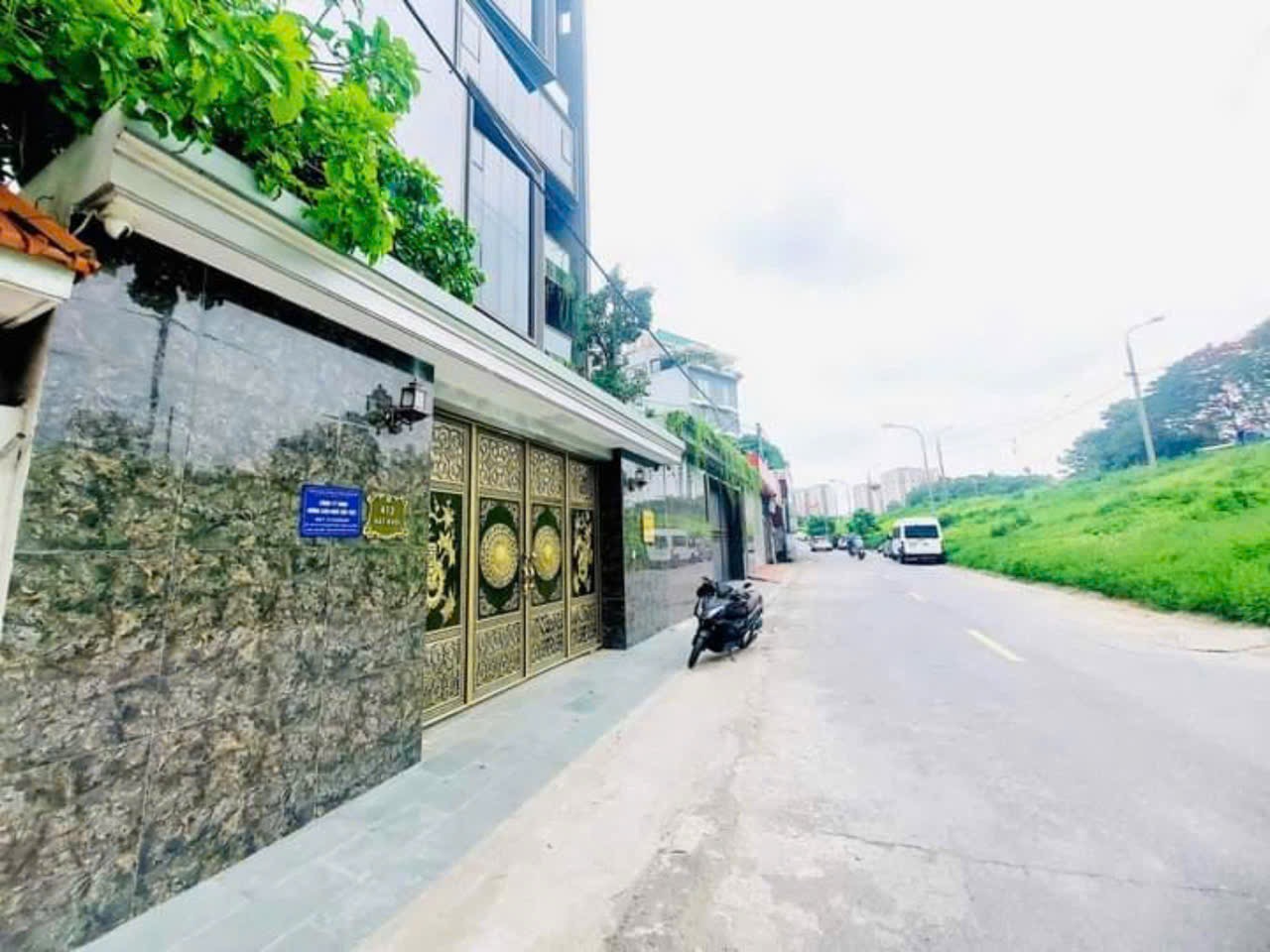 Mặt Phố Bát Khối, Long Biên Diện tích 170m2-3 Tầng-Mặt tiền 9m2-3 mặt thoáng-Chỉ 21 Tỷ-tặng nội thất