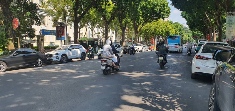 Mặt phố VIP Trần Hưng Đạo. Vỉa hè mênh mômg. Lô góc. Mặt tiền khủng