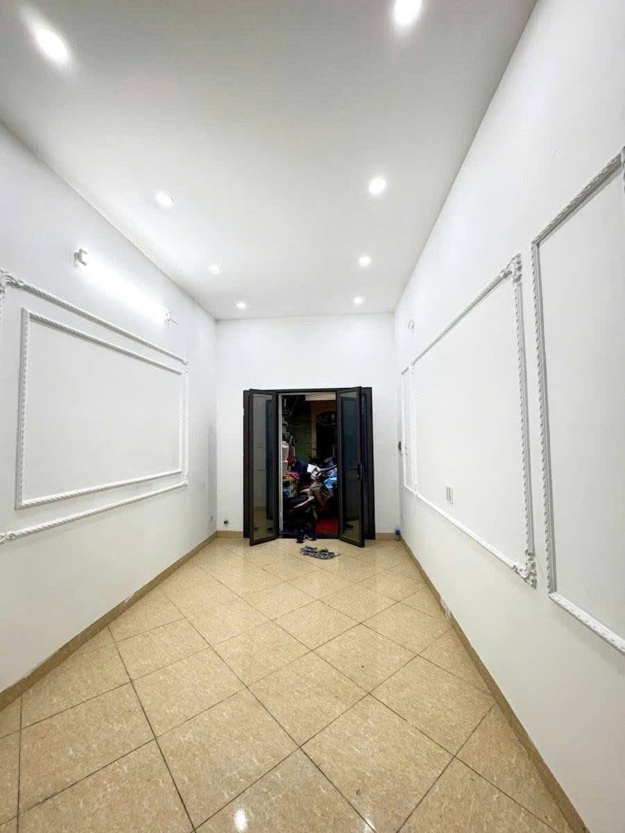 CHỦ THIỆN CHÍ BÁN NHANH - NHÀ DÂN XÂY PHỐ HOÀNG MAI - CĂN GÓC 2 MẶT THOÁNG - OTO ĐỖ CỔNG - SỔ ĐỎ HOA HẬU - K NHANH LÀ HẾT