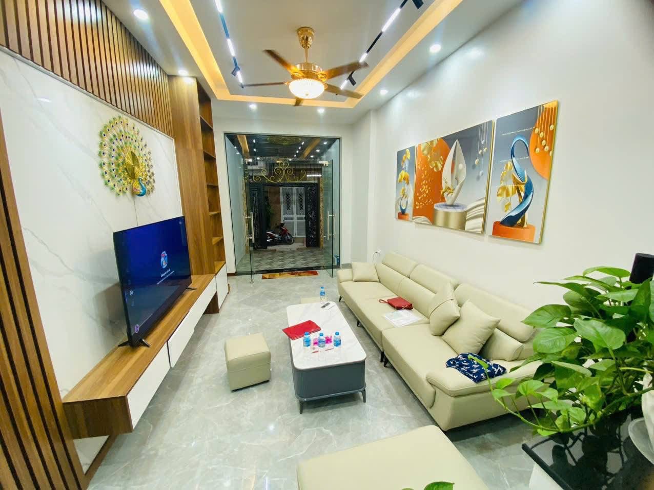 NHÀ 4 TẦNG – THANG MÁY – Ô TÔ QUA NHÀ – SÁT MẶT PHỐ HOÀNG MAI – SỔ ĐỎ CHÍNH CHỦ