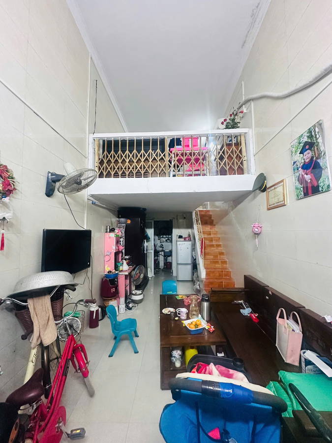 Chính chủ cần bán gấp nhà 3 tầng đường Trương Định. 28m giá chỉ nhỉnh 4tỷ. Ngõ thông rộng gần phố.