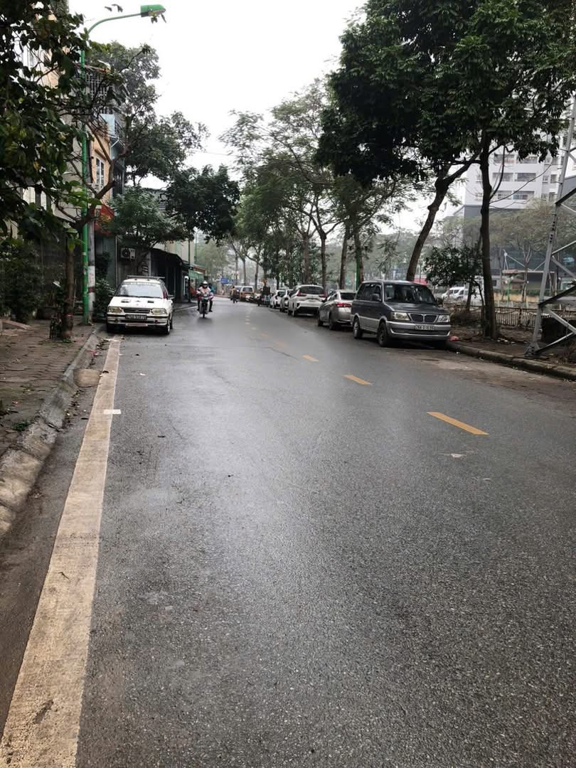 Bán nhà đường bờ sông Giáp Nhị - Thịnh Liệt. Nhà mới đẹp, ngõ thông kinh doanh.