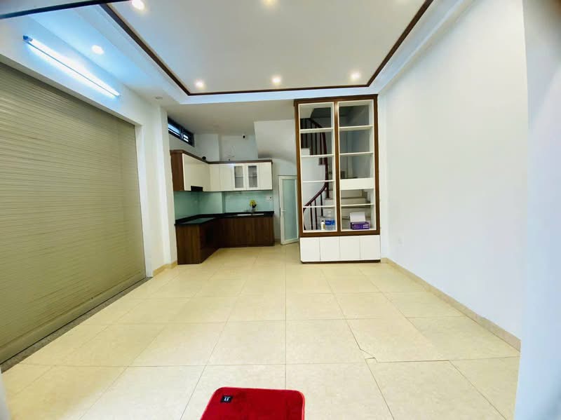 Bán căn nhà đẹp 36m giá chỉ 5,9 tỷ. Ngõ rộng, vài bước chân ra ô tô