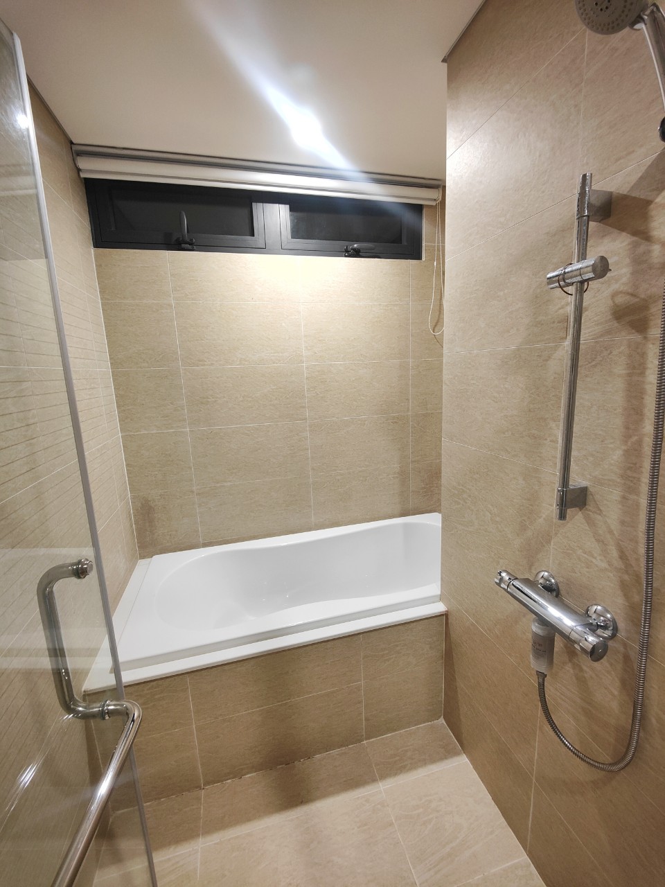 Căn 3 ngủ Skylake Phạm Hùng view trọn hồ điều hòa công viên CV1, đầu tư cho Hàn Quốc thuê 1500$/tháng