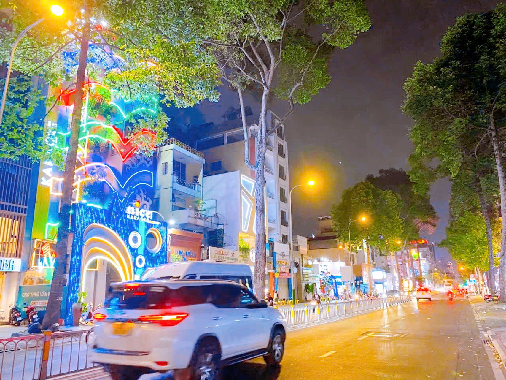 Bán nhà mặt tiền Nguyễn Thị Minh Khai, QUẬN 3, Diện tích 10 x 32 m, Gía 125 tỷ