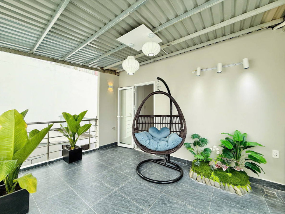 LÊN SÓNG SIÊU PHẨM QUẬN BÌNH THẠNH - SÁT HẺM XE TẢI 4 TẦNG ĐÚC - MỚI CỨNG VÀO Ở NGAY.