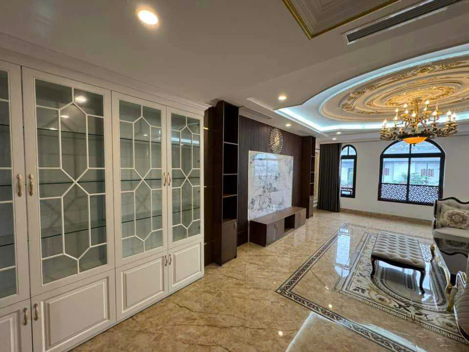 BÁN NHÀ 6 TẦNG THANG MÁY TẠI CẦU DIỄN, Ô TÔ VÀO NHÀ - STUDIO FULL NỘI THẤT – KINH DOANH 350TR 1 NĂM GIÁ NHỈNH 8 TỶ