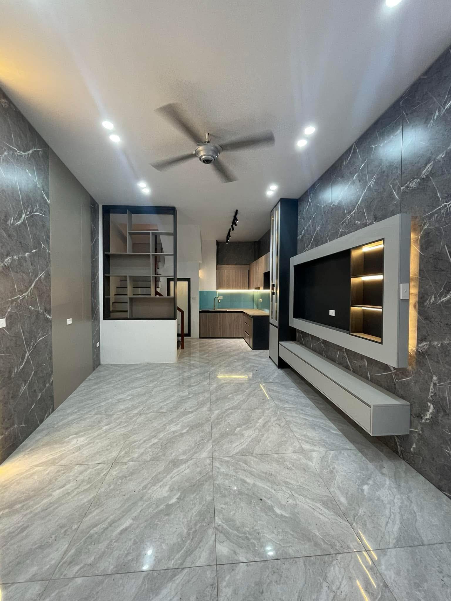 Tân Mai sau 1 nhà ra MP. Nhà mới full nội thất