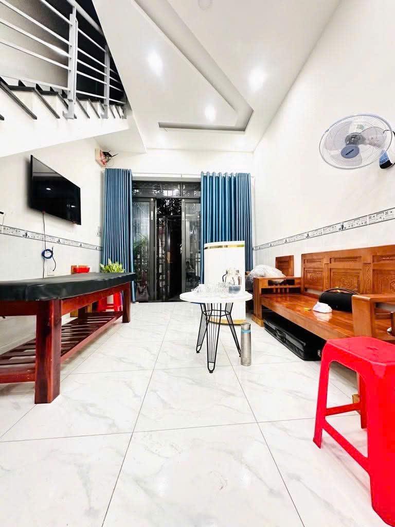 --Bán nhà HXH Lạc Long Quân, phường 10, quận Tân Bình; 4*12 - chỉ 5 tỷ