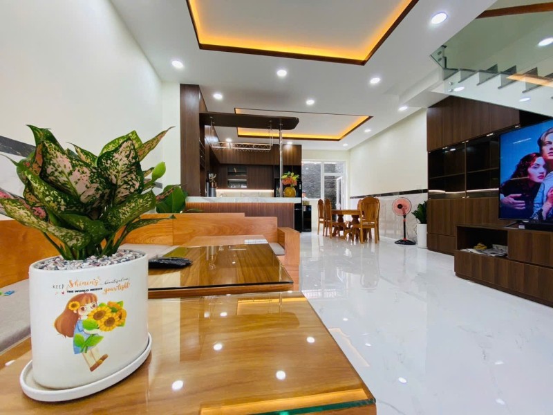 Bán nhà mặt phố Q.9, Thủ Đức, 147m², 4 tầng, 6PN, 15.4 tỷ, sổ hồng