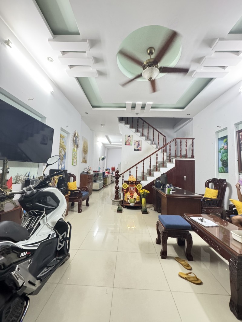 Bán nhà 80m2, 3PN, 3WC, Q.9, 6.8 tỷ, sổ hồng