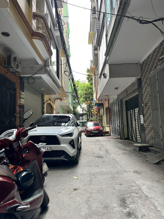 NHÀ TRẦN QUỐC HOÀN PHÂN LÔ BÀN CỜ 3 Ô TÔ TRÁNH NGÕ THÔNG