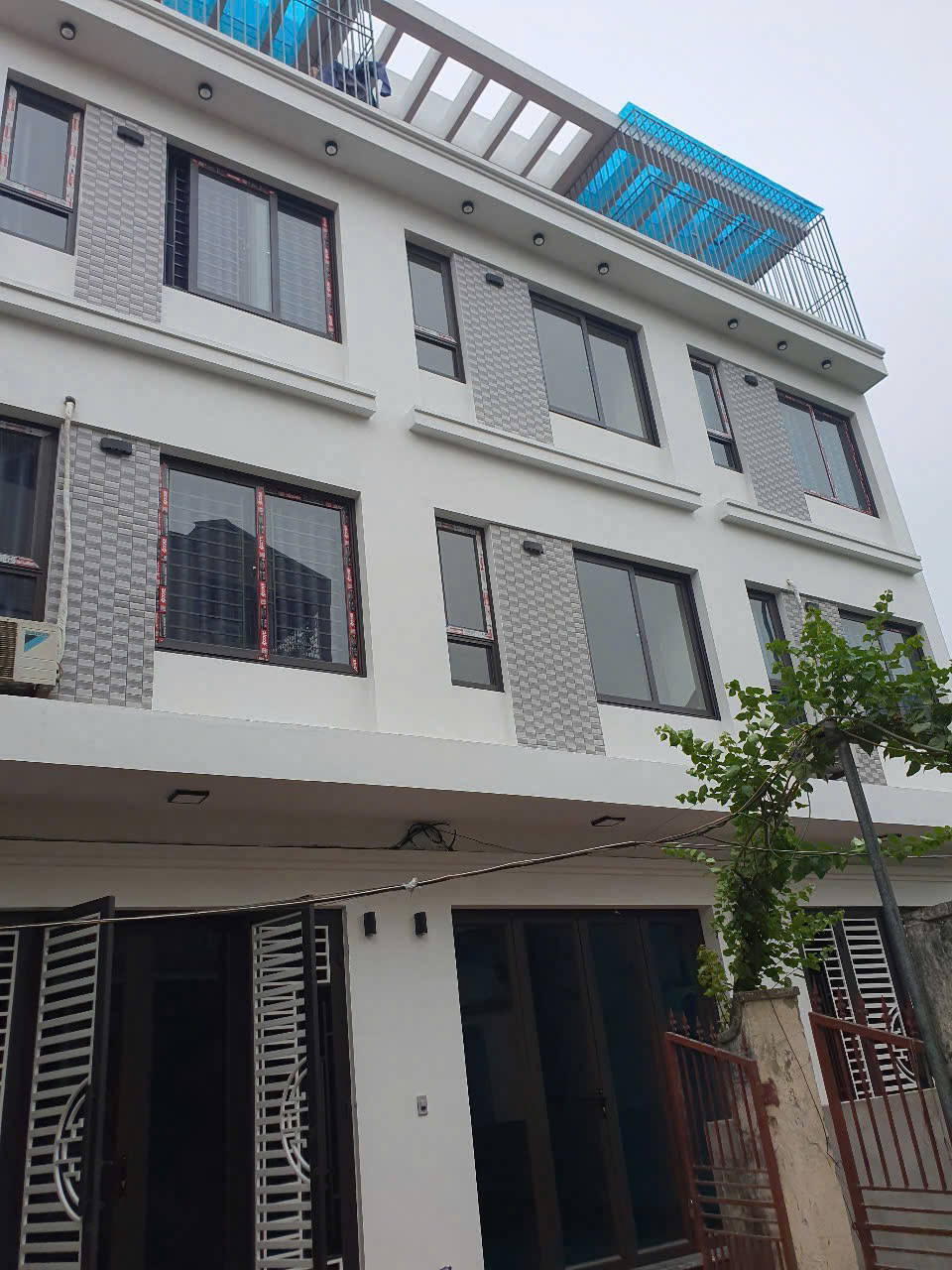 NHÀ XÂY MỚI 4 tầng chỉ nhỉnh 4 tỷ, NGÕ Ô TÔ THÔNG CÁCH NHÀ 30M, THOÁNG SÁNG, TIỆN ÍCH BẠT NGÀN, NGAY CẠNH VINHOMES RIVERSIDE