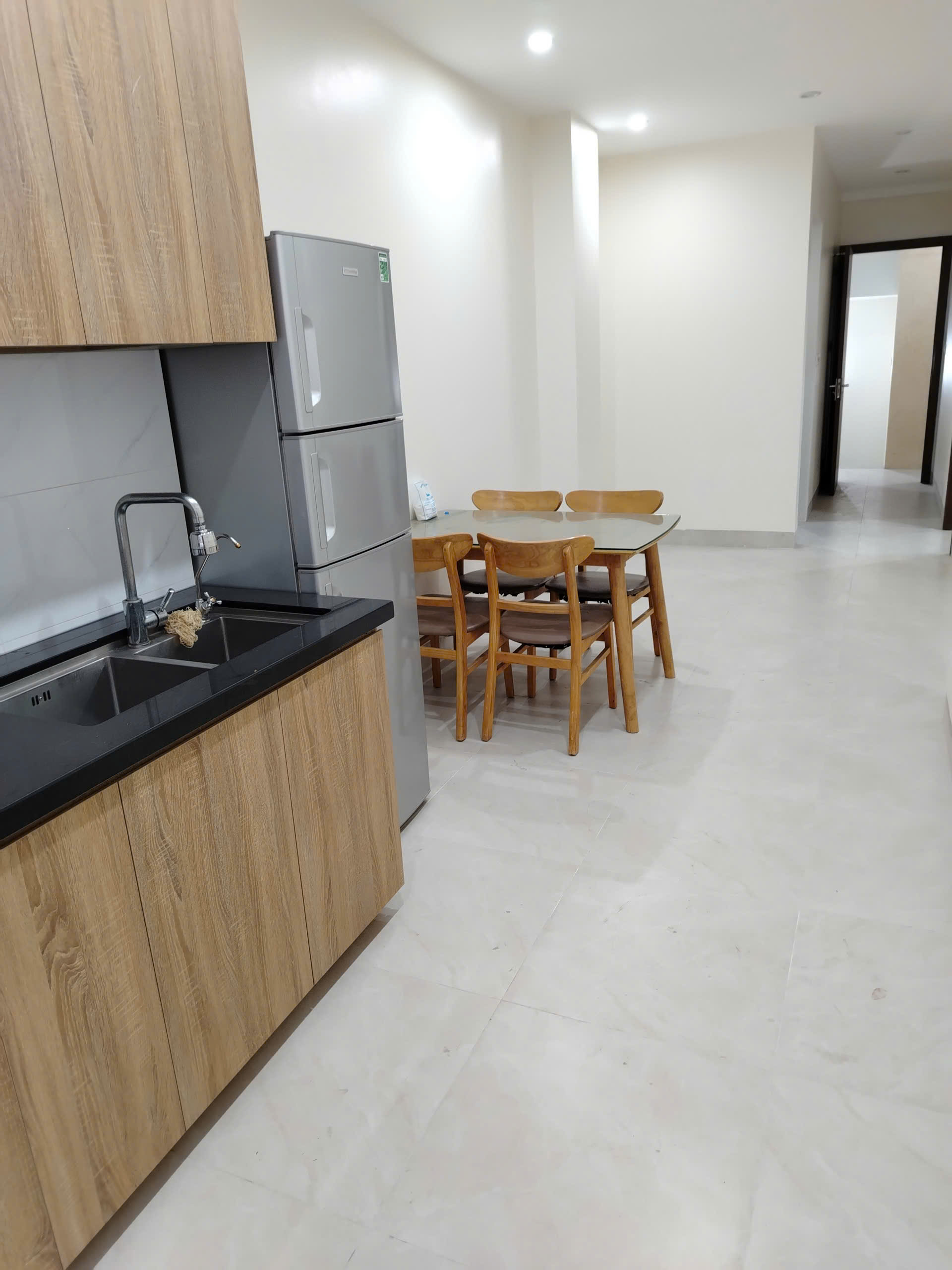 Cho thuê căn hộ CCMN Tầng 2 Phố Giải Phóng 70m2, 2 ngủ, 10.5tr Full đồ 90%