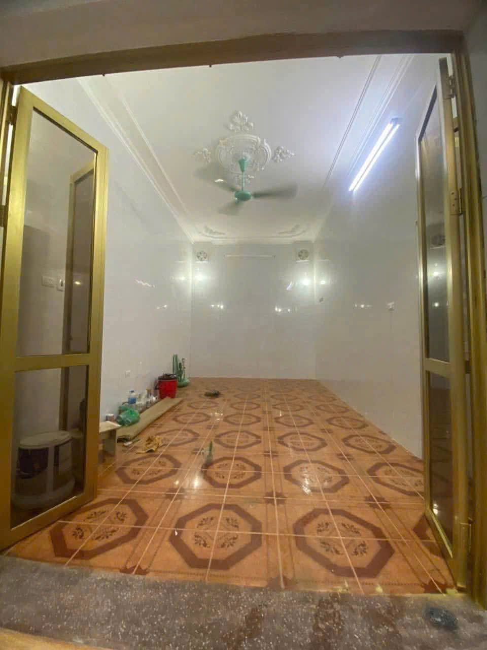 Cho thuê nhà ngõ 260 Tân Mai 3 tầng x 40m2, 3 ngủ, 8.5 triệu - KD nhỏ kết hợp ở gia đình