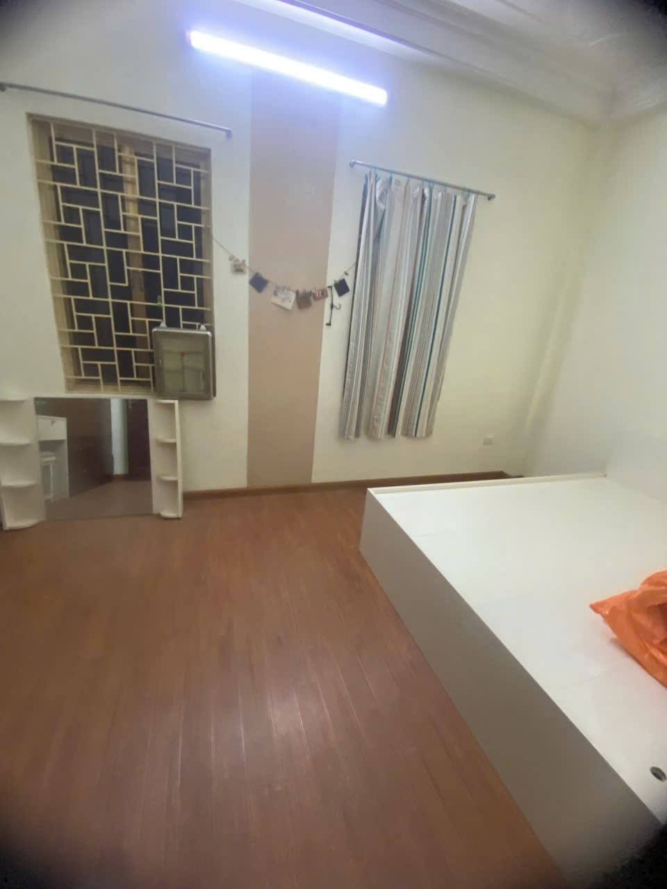Cho thuê nhà Mặt Phố Hồng Hà làm KD, VP, Spa 5 tầng x 50m2, 6 ngủ, 3 vệ sinh, mặt tiền 5 mét