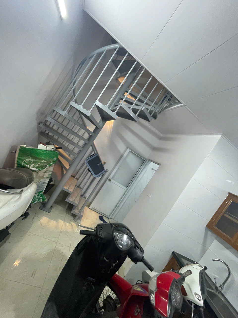 Cho thuê nhà ngõ 29 Phố Lạc Nghiệp , 3 tầng, 20m2, 2 ngủ, 2 WC, 6.5 triệu ở gia đình, nhóm