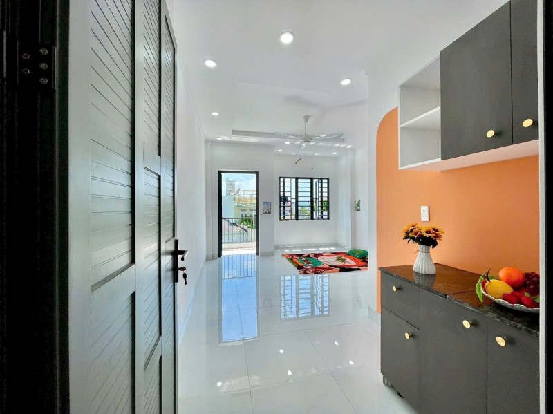 Bán nhà mặt phố Đỗ Xuân Hợp, P. Phước Long B, Q.9, 70m², 8.4 tỷ, 4 tầng, 7PN, 7WC.