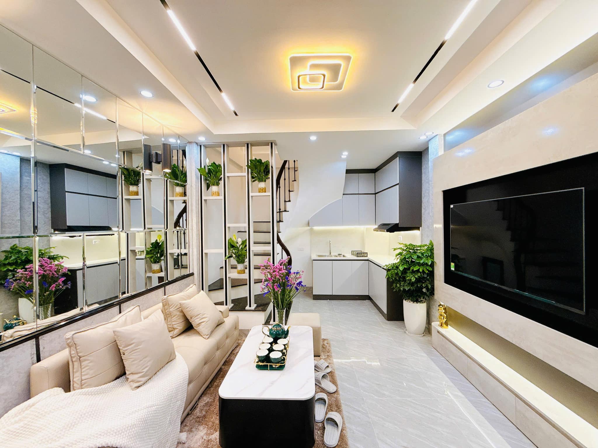 BÁN NHÀ LINH QUANG ĐỐNG ĐA NHÀ ĐẸP FULL NỘI THẤT NGÕ RỘNG 6 TẦNG THOÁNG SÁNG 4,5 TỶ